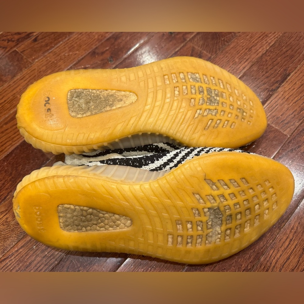 Adidas Yeezy Boost 350 V2 in Zebra Men’s Sz 11 Used Condition White Black Red - Picture 4 of 9